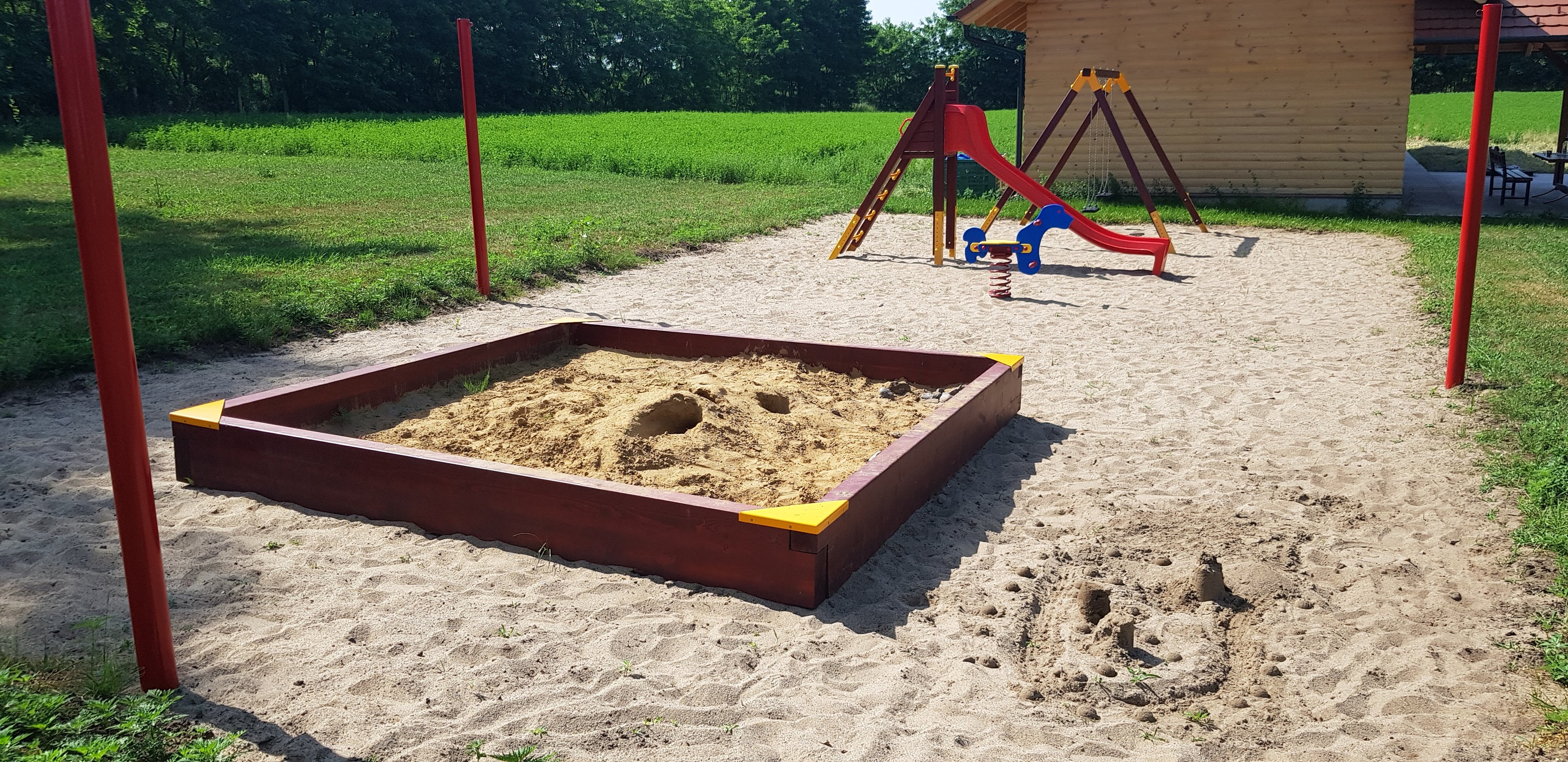 Kültéri Játszótér a gyermekeknek